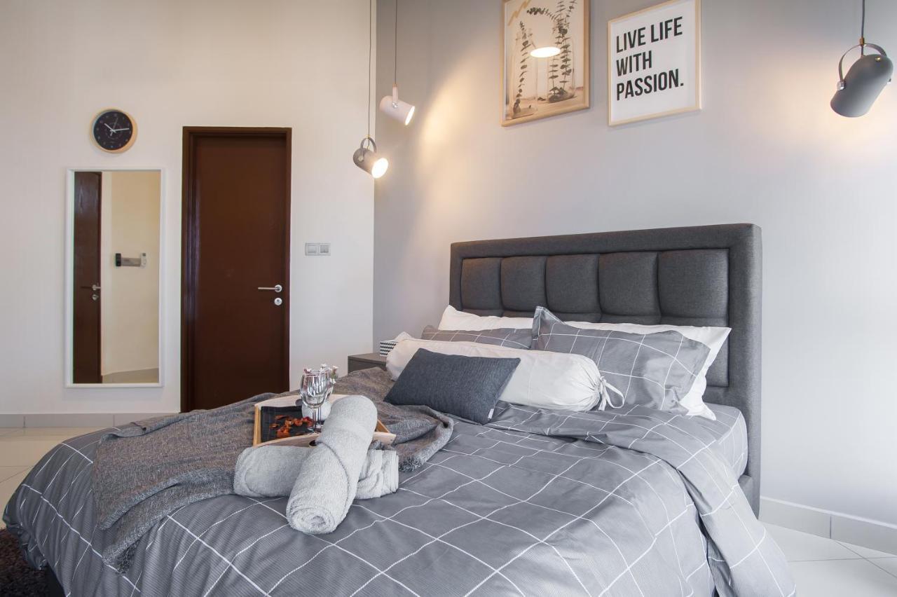 J Dupion By Wefiehome
