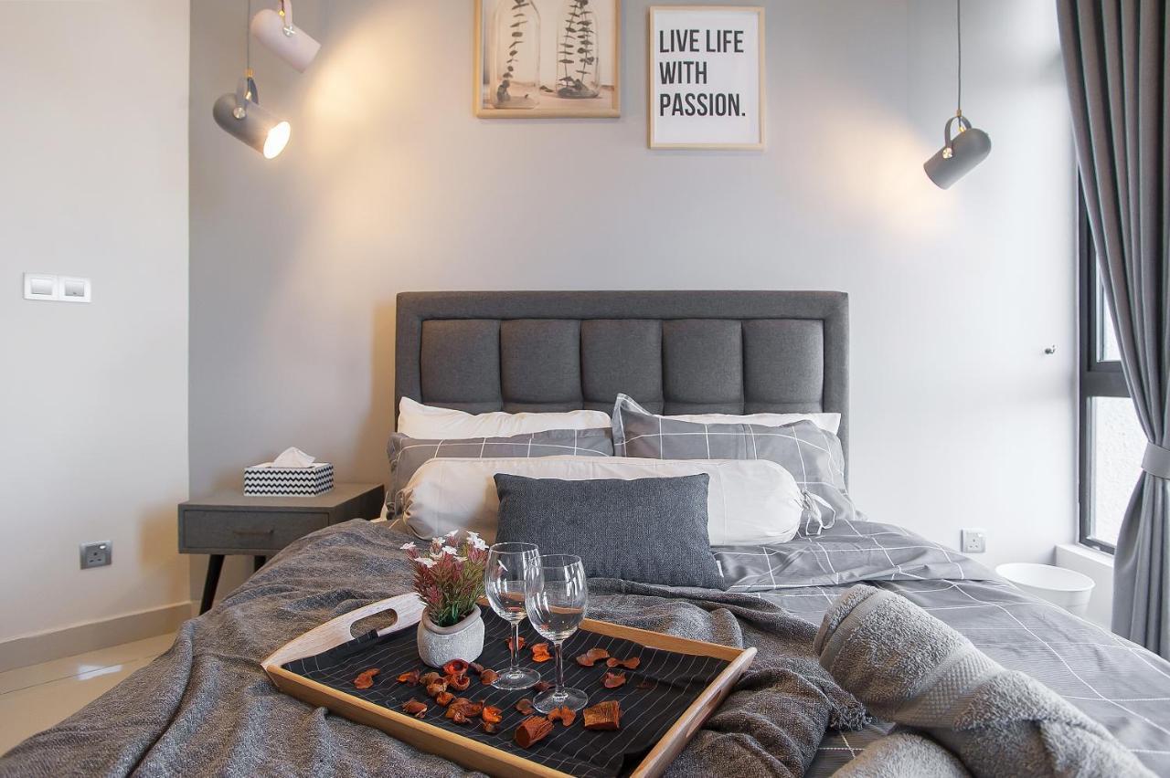 J Dupion By Wefiehome